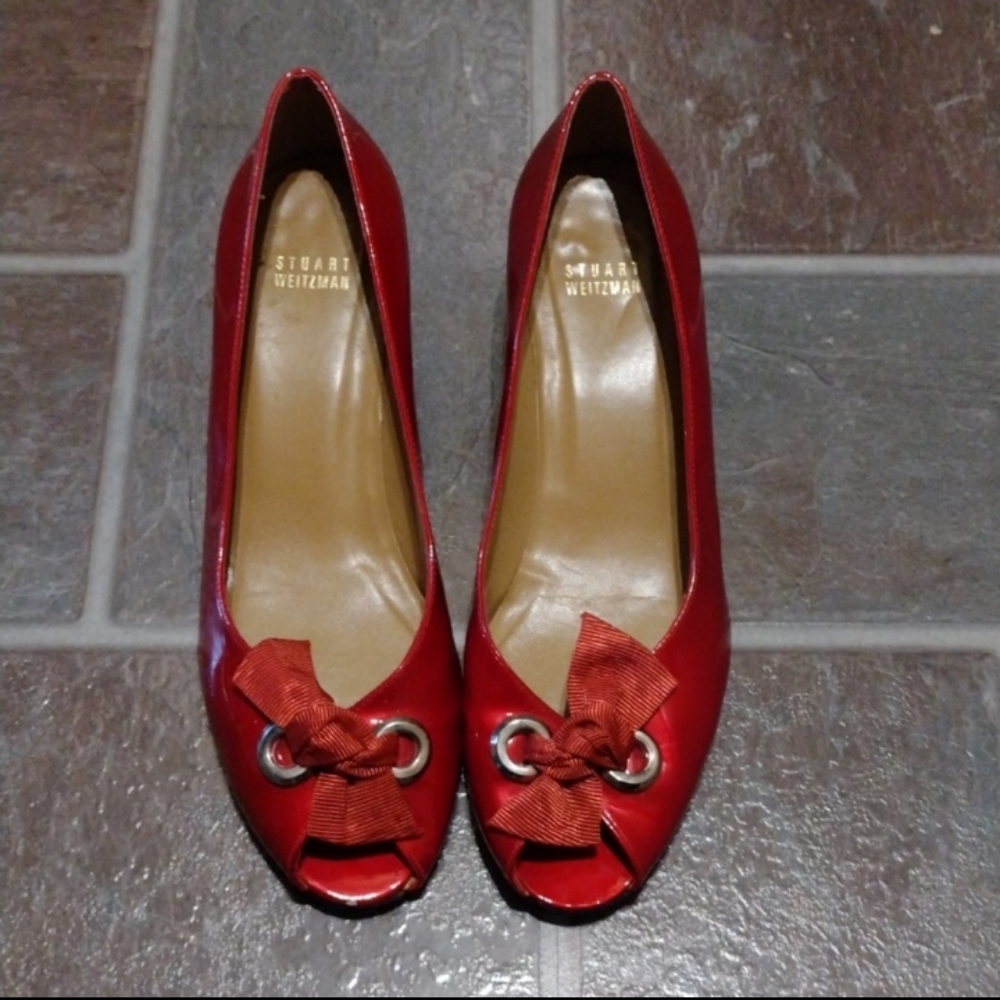 Stuart Weitzman stunning red bow detail kitten heel pump size 8.5
